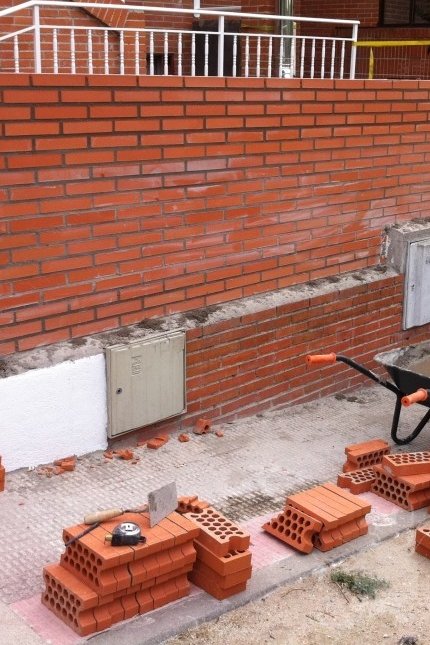 albañileria comunidad de vecinos muro ladrillo albañil alcala de henares